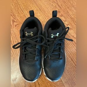 Under Armour Unisex-Children Lockdown 5 Basketball Shoes